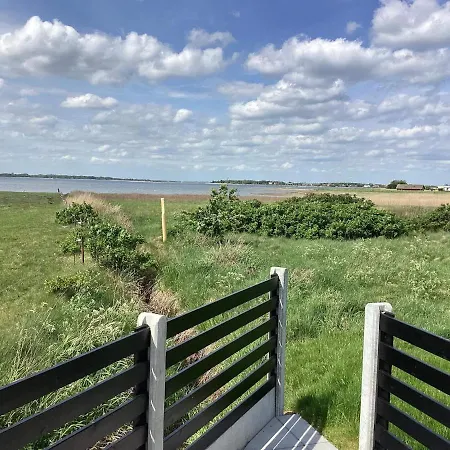 10 Person In Roslev-by Traum * Roslev