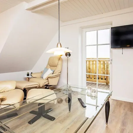 10 Person In Roslev-by Traum *