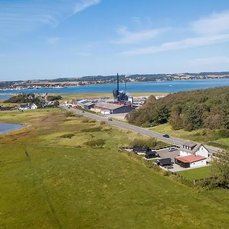 10 Person In Roslev-by Traum