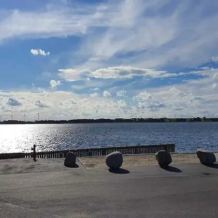 10 Person In Roslev-by Traum