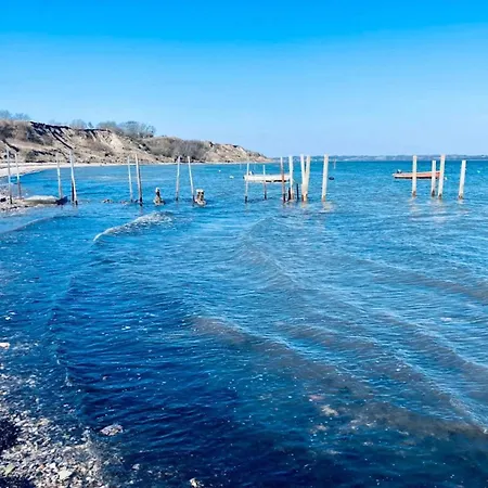 10 Person In Roslev-by Traum